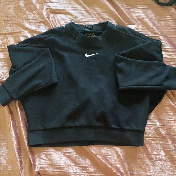Nike Sweaters - Nike Crew crop sweater